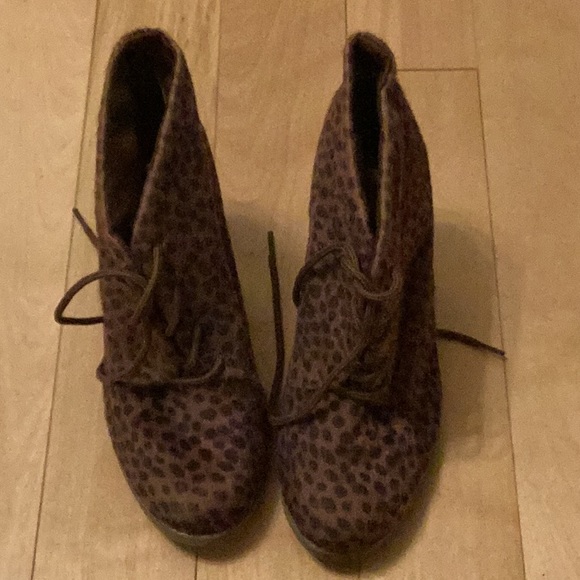 Old navy booties - Picture 2 of 2